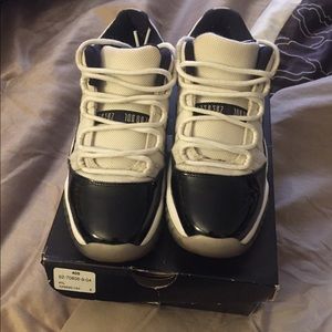 JORDAN RETRO 11s
